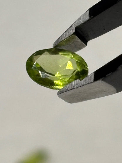 Olivin facettiert, sehr gute Qualität