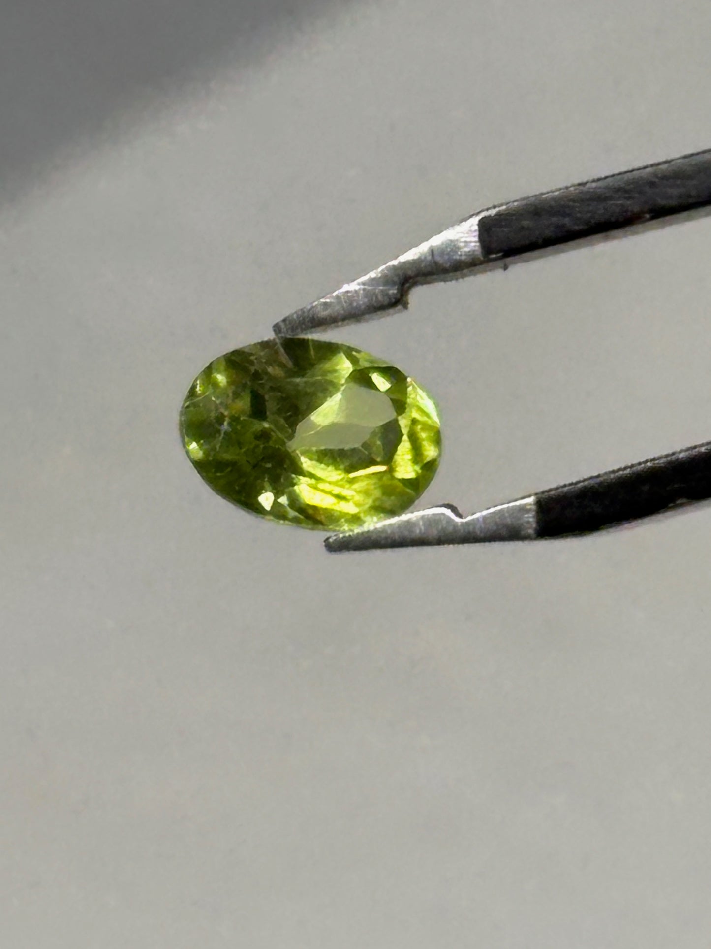 Olivin facettiert, sehr gute Qualität