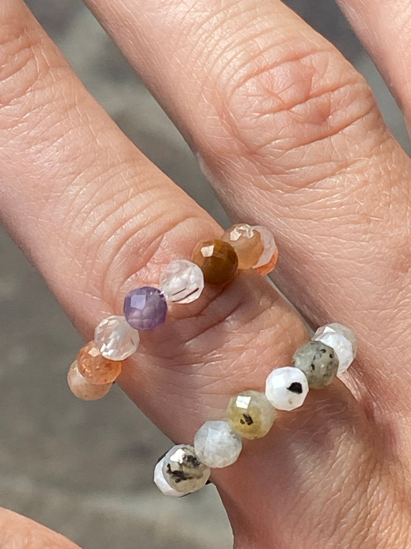 Ring größenverstellbar Lapislazuli, Türkis (synth.), Mondstein, Grünquarz, Karibik Calcit, Lavastein