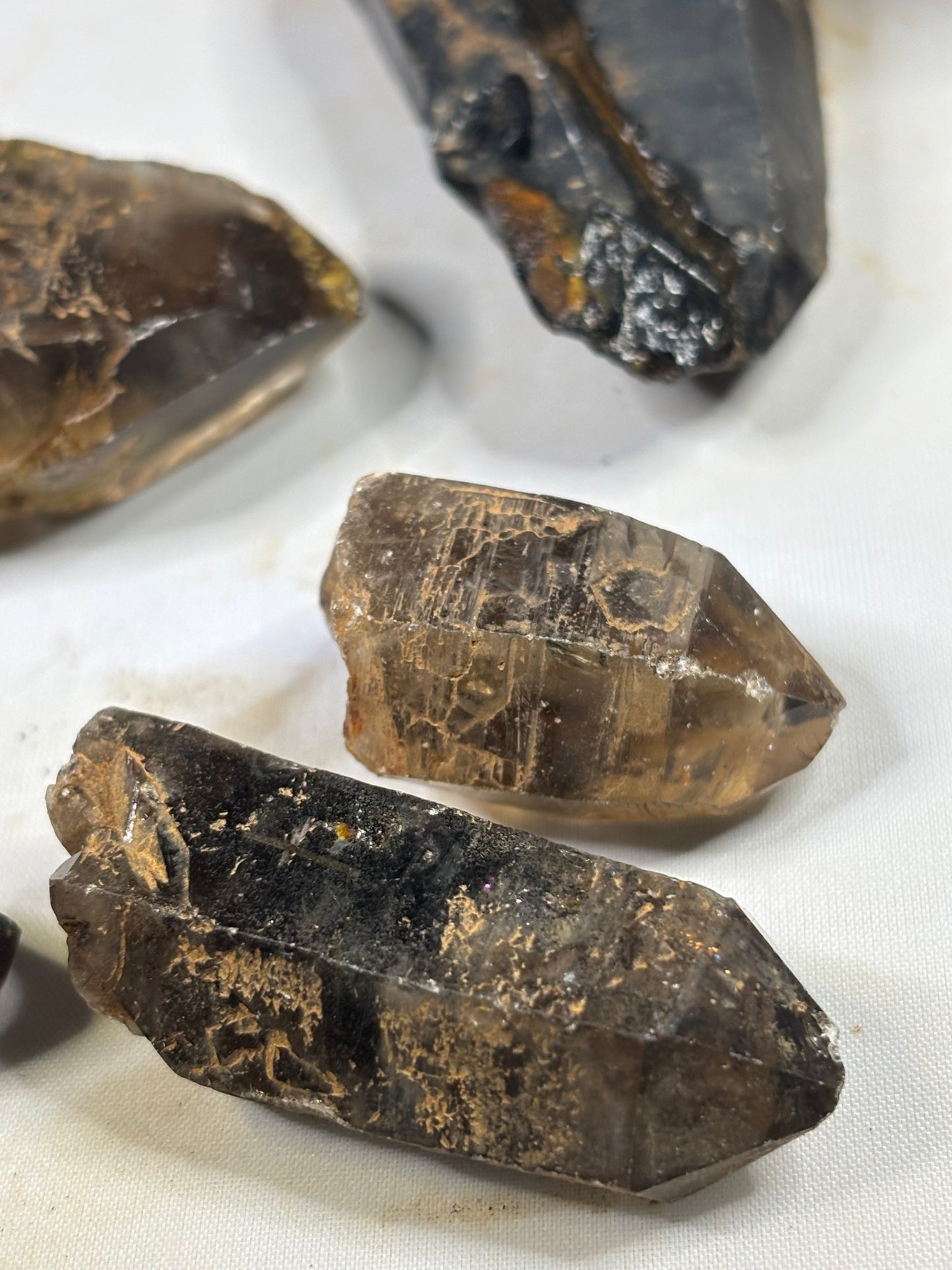 Rauchquarz Kristalle & Kristallstücke, Malawi Morion teilweise sehr transparent Elestial Jacaré Quarz Phantomquarz Ägirin Akmit Feldspat Zomba