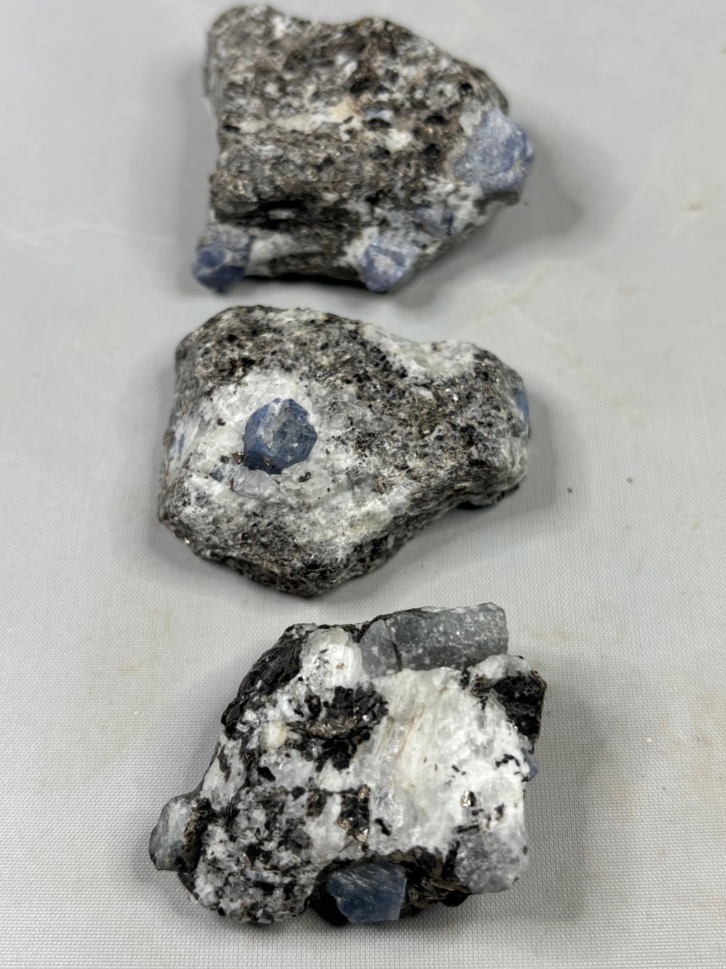 Saphir Kristalle in Matrix Himalaya, naturbelassen & in bester Qualität, Nepal