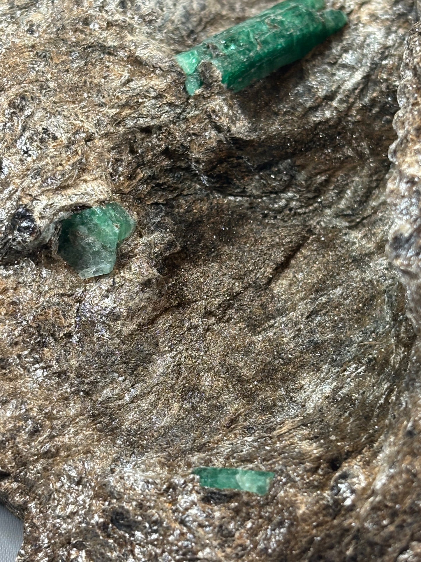 Smaragdkristalle auf Matrix, Habachtal EXTRA Qualität, Museumsstück Smaragd