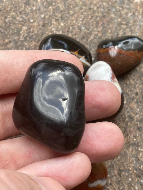 Onyx schwarz oder Sardonyx Trommelsteine in bester Qualität