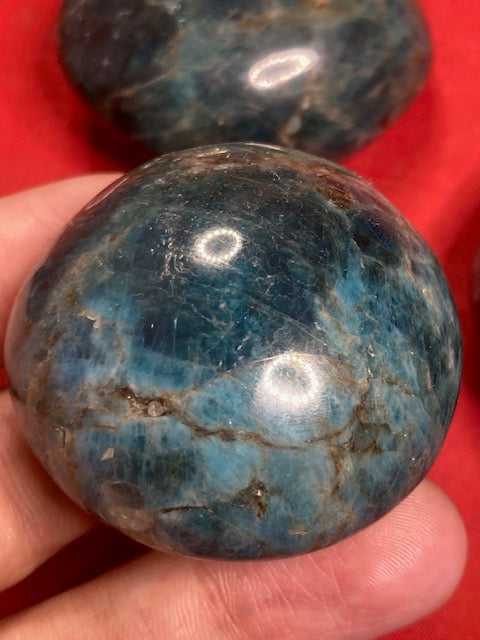 Apatit oder Indigo Gabbro XL Handschmeichler, in bester Qualität, Pebble Taschenstein, Mystic Merlinit