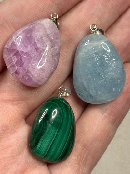 Edelstein Anhänger 925er Silberfassung – Kunzit, Aquamarin & Malachit