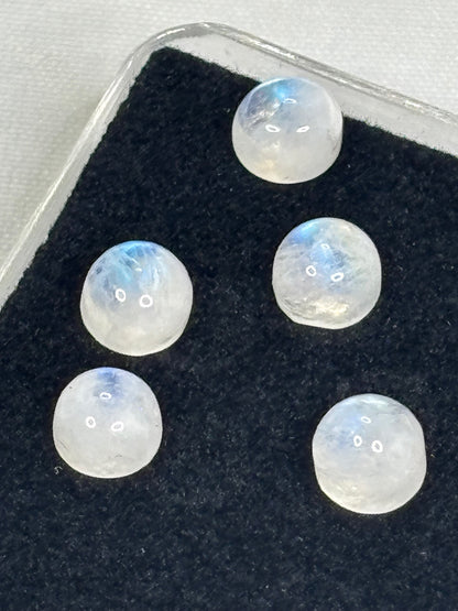 Mondstein oder Larimar Cabochon, ca. 5mm in bester Qualität
