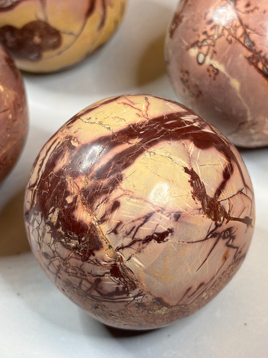 Mookait-ähnliche Jaspis Kugel ca. 50mm aus Marokko – Saharan Desert Jasper