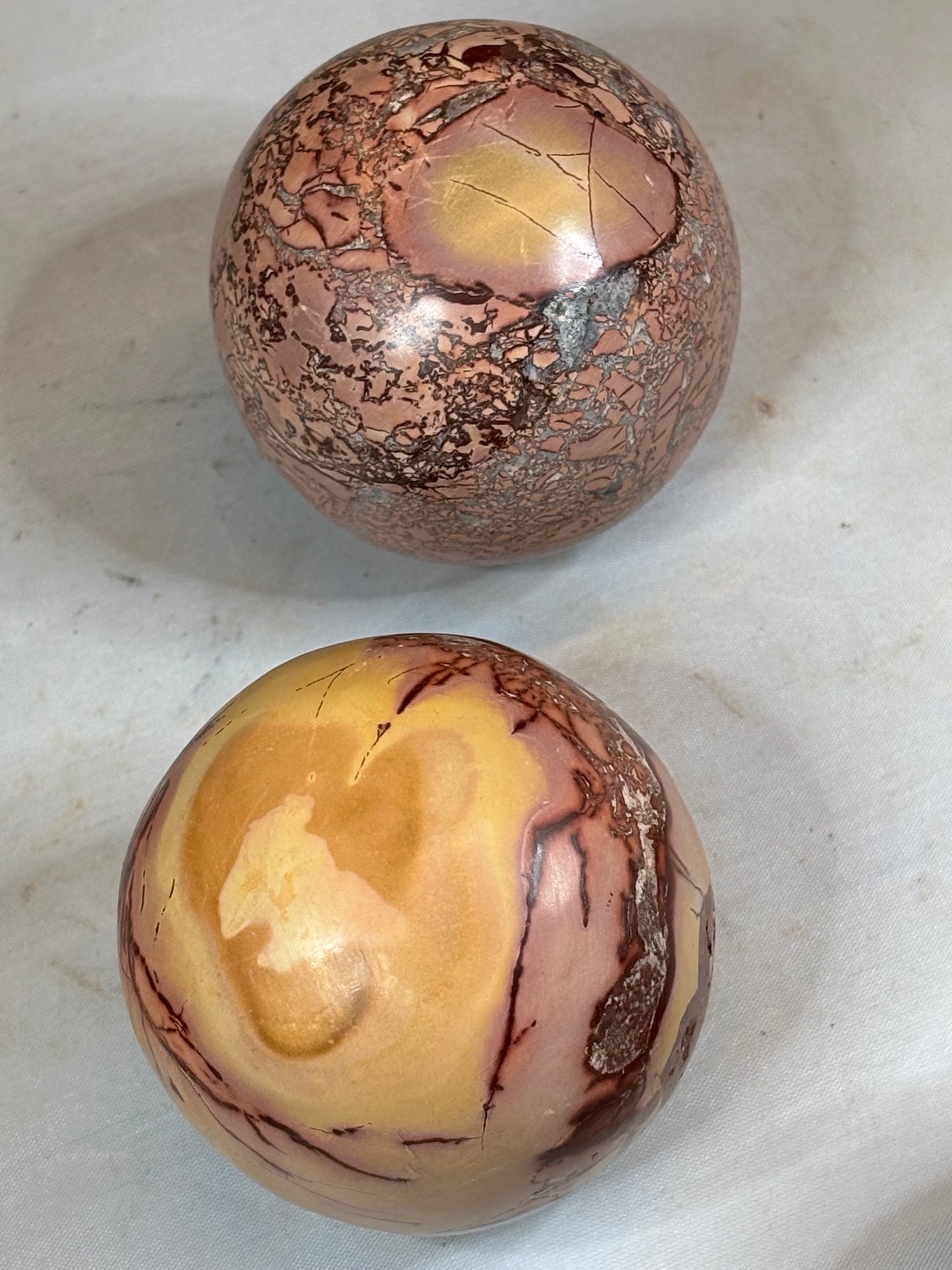 Mookait-ähnliche Jaspis Kugel ca. 50mm aus Marokko – Saharan Desert Jasper