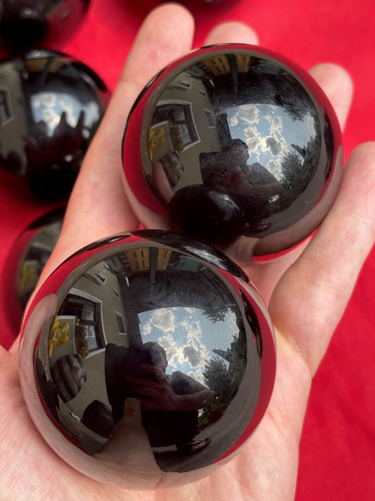 Schwarze Obsidian Kugel, in bester Qualität, durchschnittlich ca. 55mm Durchmesser