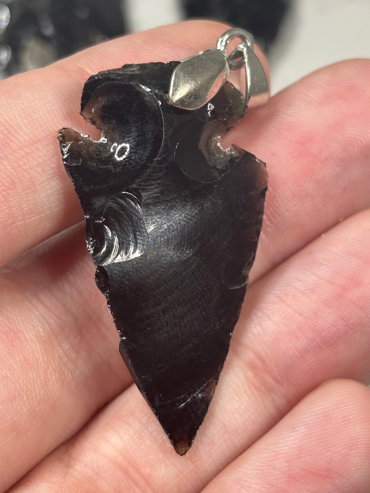 Schwarzer Obsidian Pfeilspitzen-Anhänger – Handgeschlagenes Vulkanisches Glas mit Öse Speerspitze
