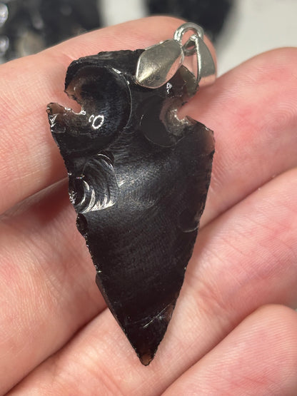 Schwarzer Obsidian Pfeilspitzen-Anhänger – Handgeschlagenes Vulkanisches Glas mit Öse Speerspitze