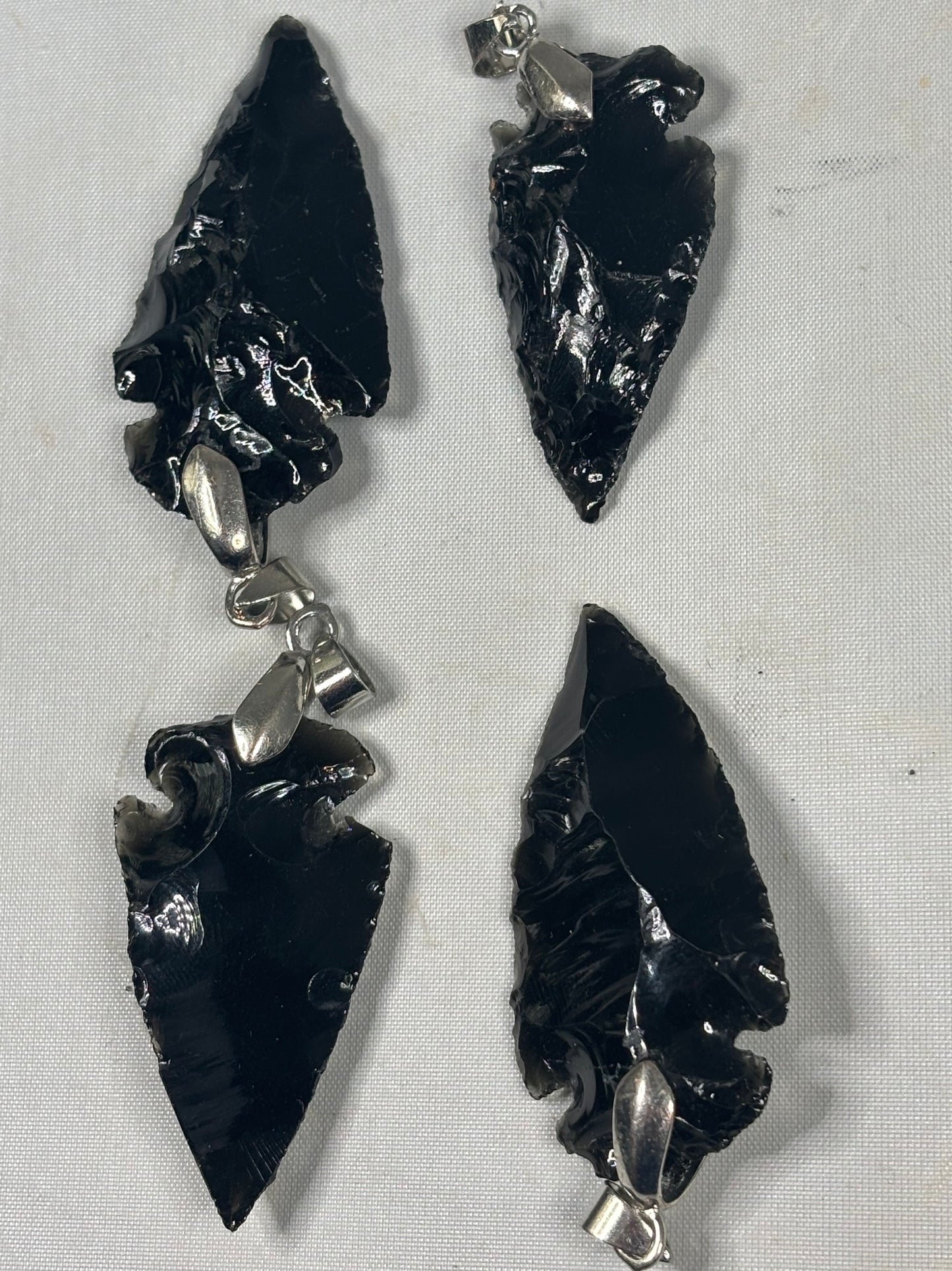 Schwarzer Obsidian Pfeilspitzen-Anhänger – Handgeschlagenes Vulkanisches Glas mit Öse Speerspitze