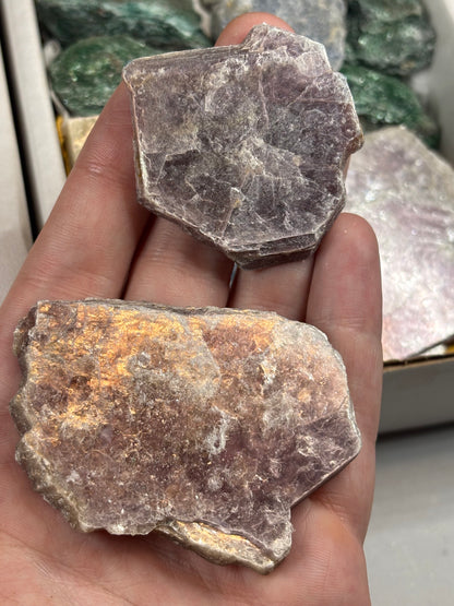 Edelstein Power Box innere Weisheit und Stärke, Set 8 Glimmer grün violett sowie golden, Blauquarz, Tigerauge Lepidolith Fuchsit