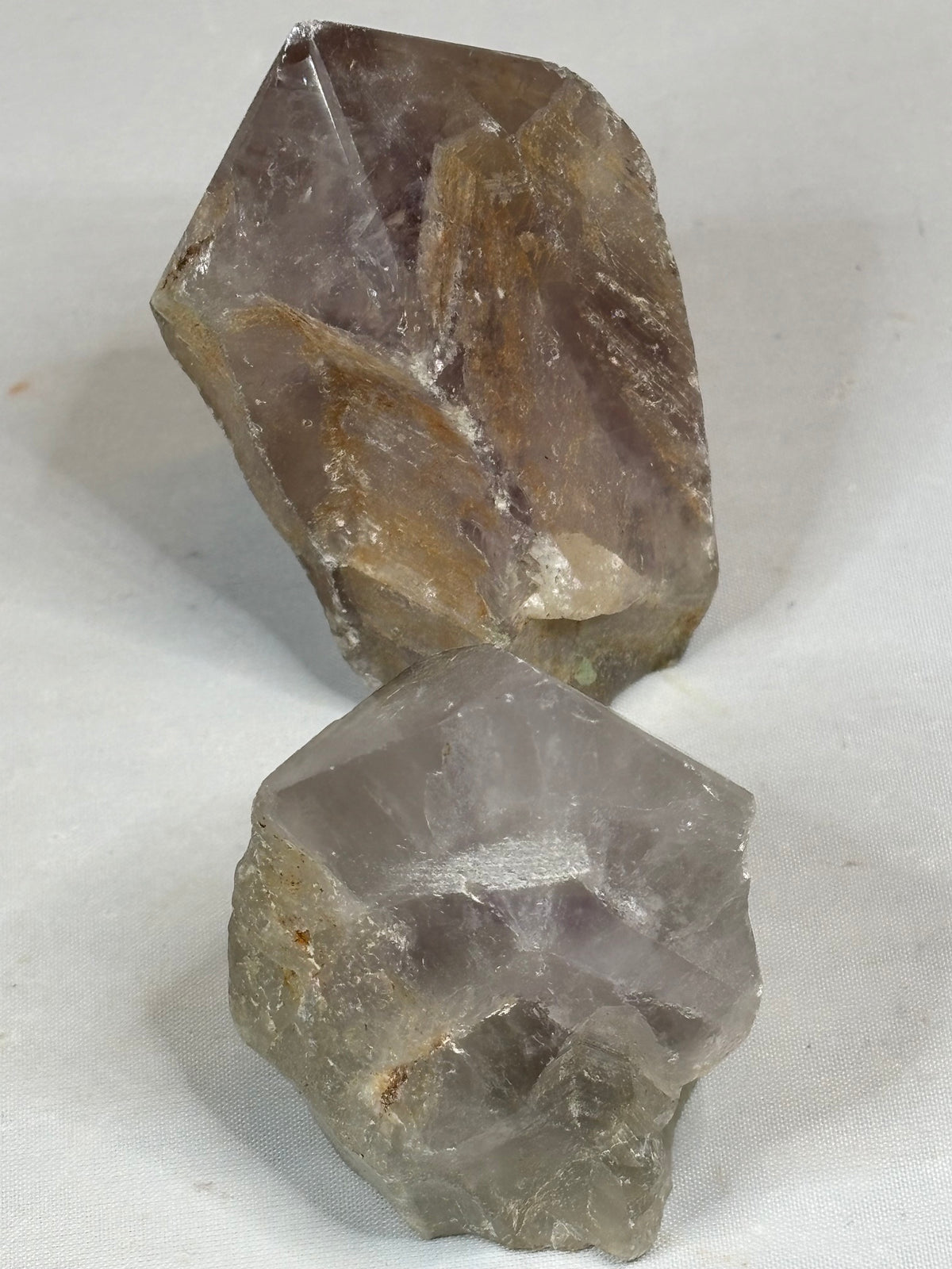 Amethyst oder Rauchquarz Naturspitze – Freistehend & teilpoliert