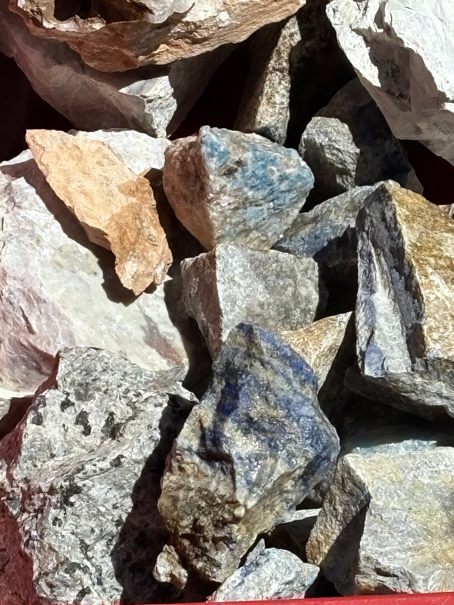 25 Kg Halbedelstein Überraschungsbox, Lapislazuli, Sodalit, Bergkristall, Hessonit (Granat), Trolleit uvm. Restposten