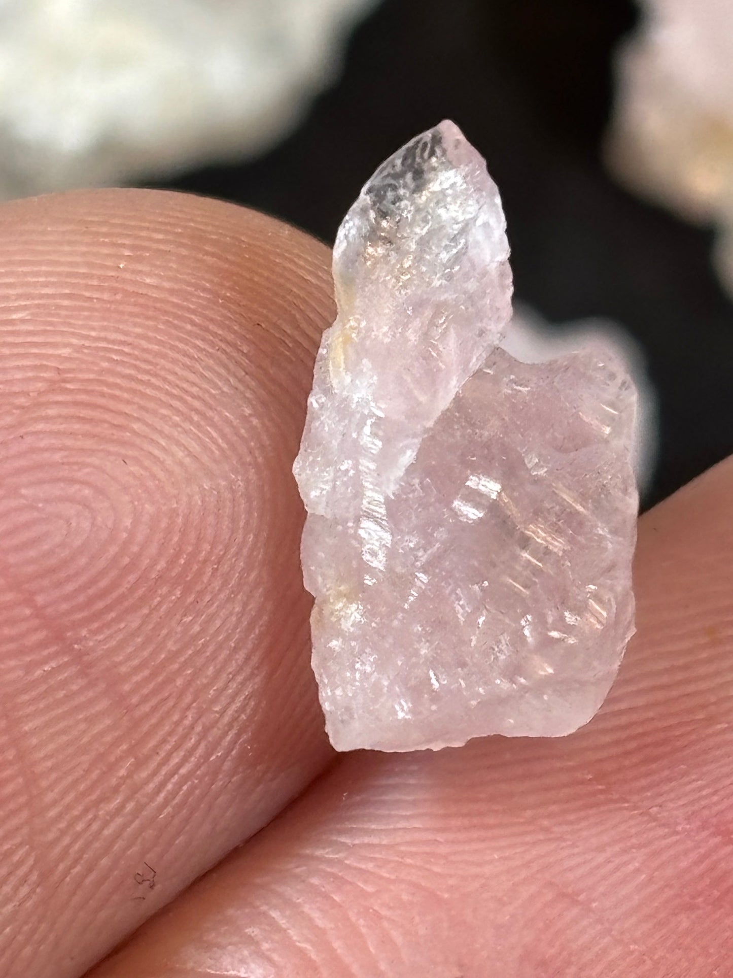 Rosaquarz – kristalliner rosa Quarz (natürliche Färbung), sehr selten kein Rosenquarz