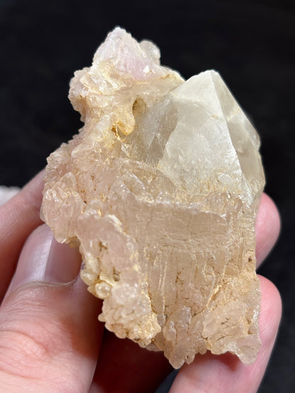 Rosaquarz – kristalliner rosa Quarz (natürliche Färbung), sehr selten kein Rosenquarz