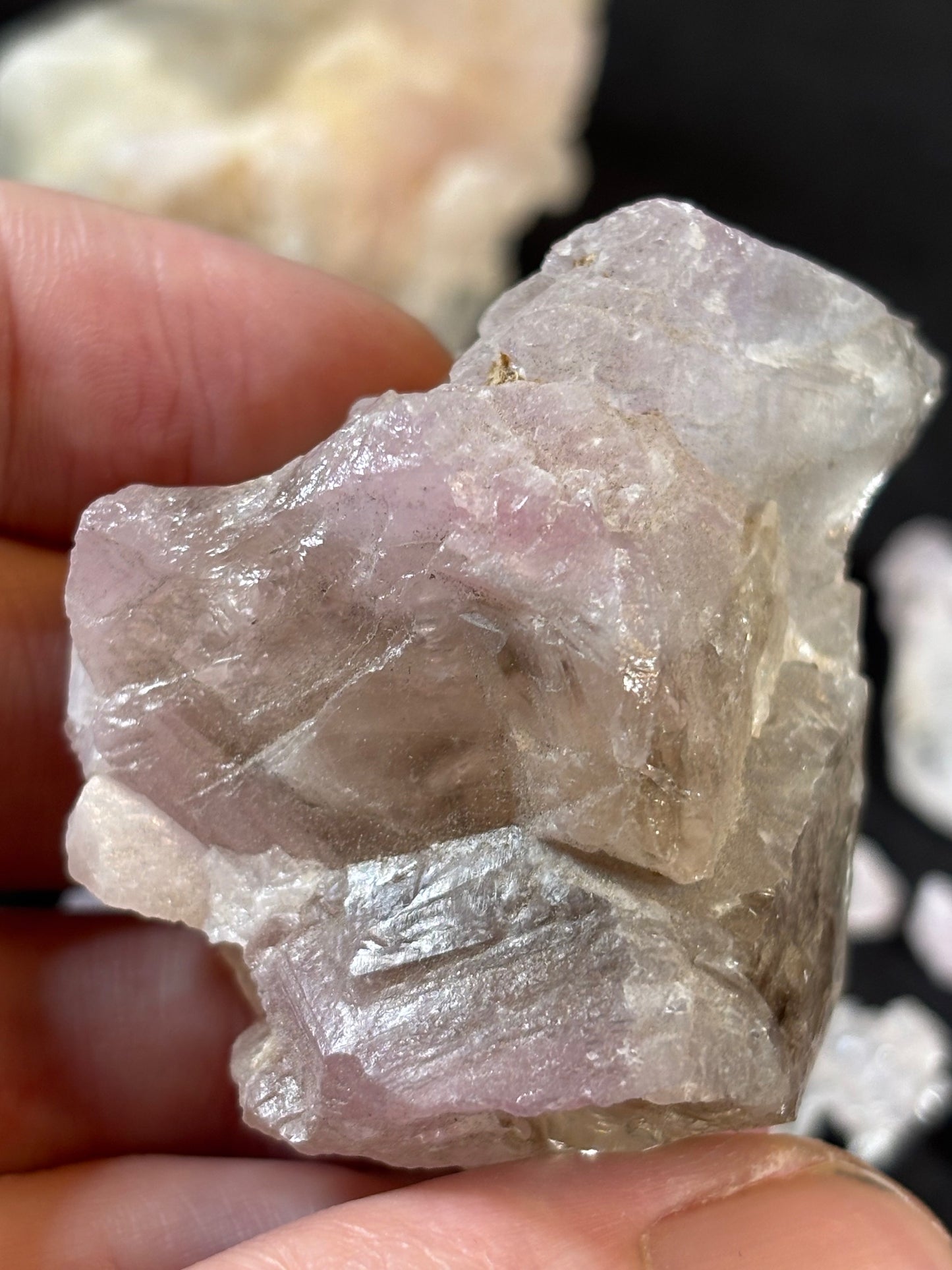 Rosaquarz – kristalliner rosa Quarz (natürliche Färbung), sehr selten kein Rosenquarz