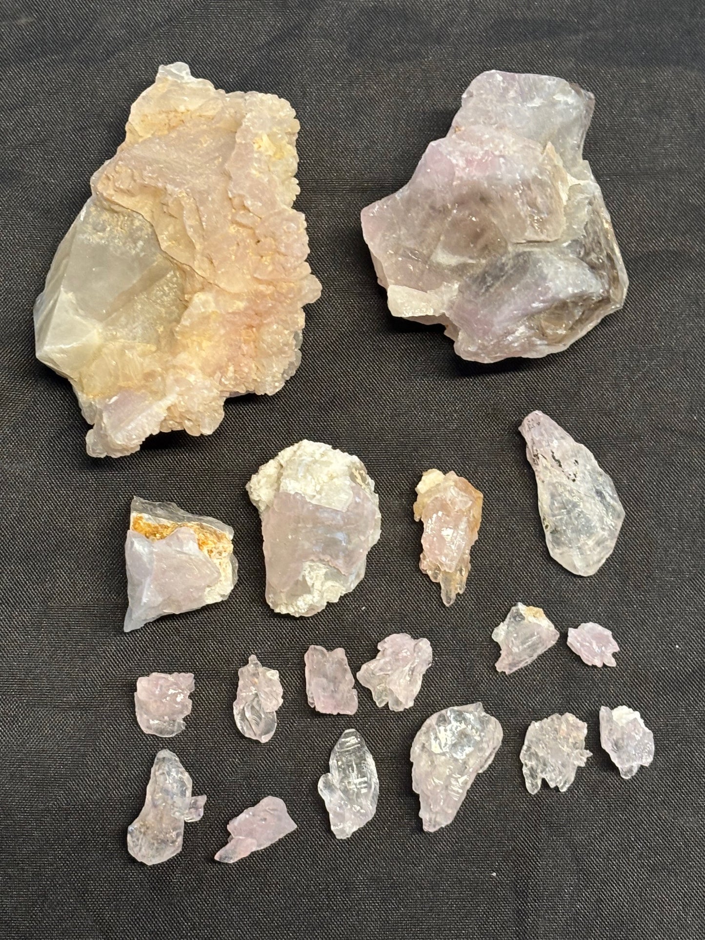 Rosaquarz – kristalliner rosa Quarz (natürliche Färbung), sehr selten kein Rosenquarz