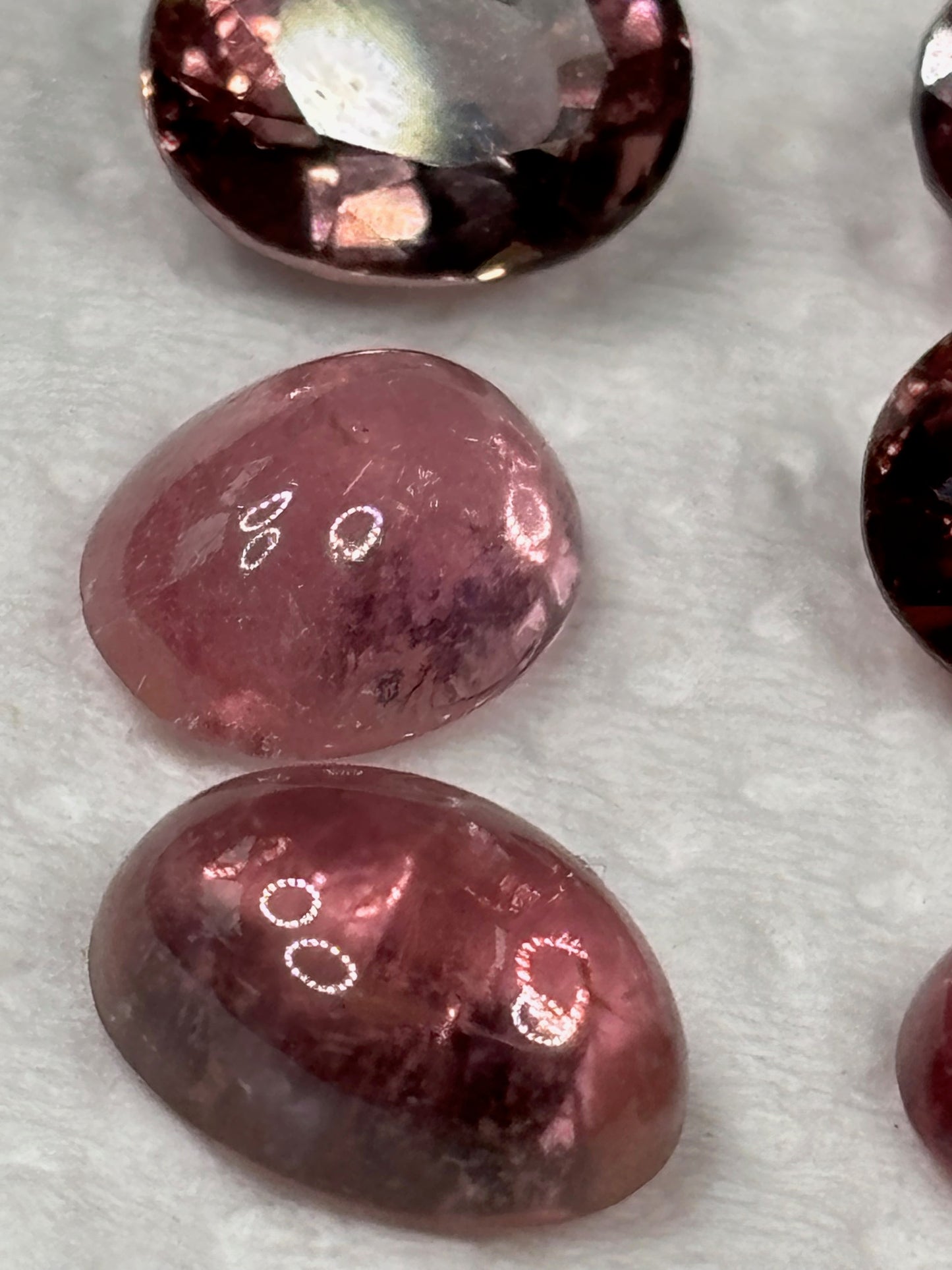 Turmalin rosa Edelsteine, entweder facettiert oder Cabochon, Rubellith in bester Qualität roter Turmalin