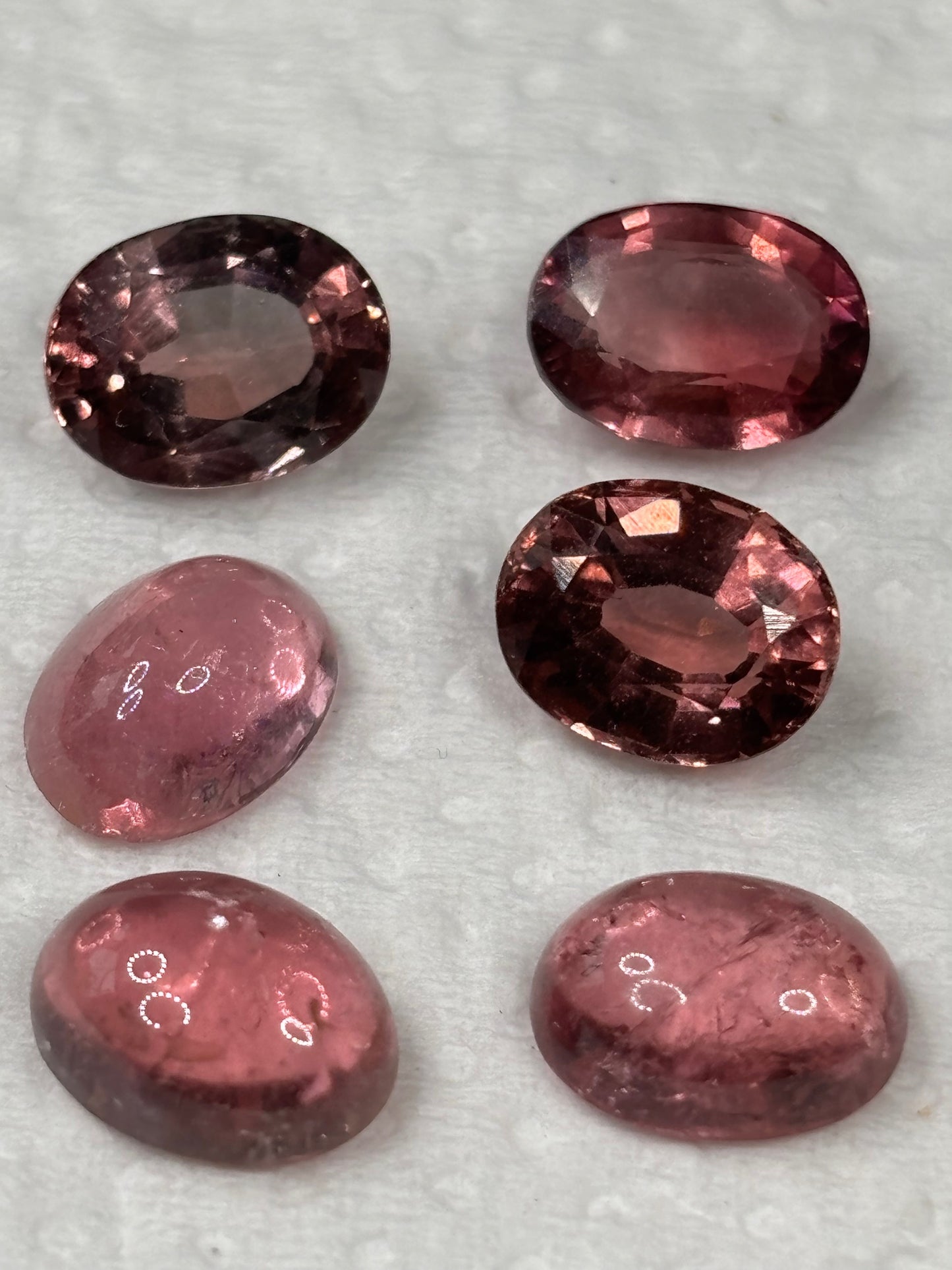 Turmalin rosa Edelsteine, entweder facettiert oder Cabochon, Rubellith in bester Qualität roter Turmalin