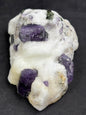 Scapolit violett Kristalle auf Matrix in bester Qualität, mit Chromdiopsid & Calcit