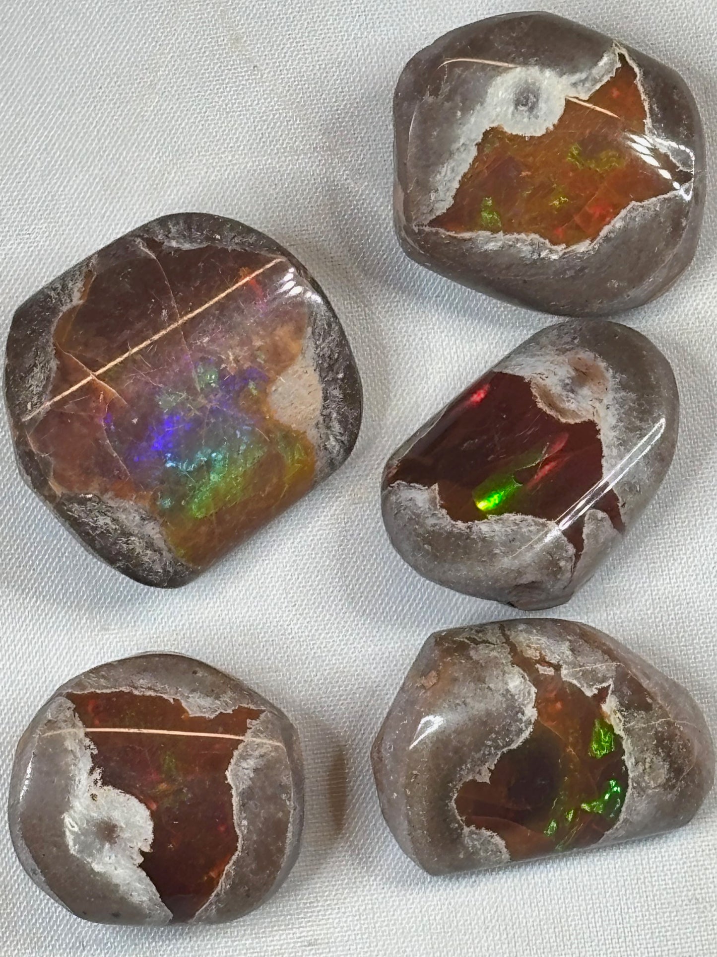 Schokoladen Opal hochglanzpoliert, Extra Qualität, Äthopien (Mezezo)