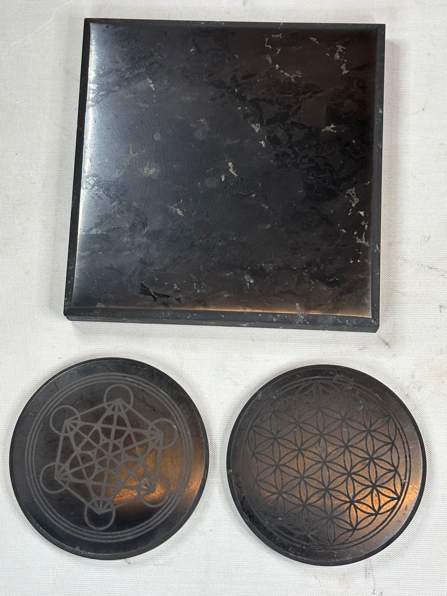 Schungit Ladeplatte / Strahlenschutz-Platte entweder rein schwarz oder als Aufkleber mit Metatron oder Blume des Lebens Symbol