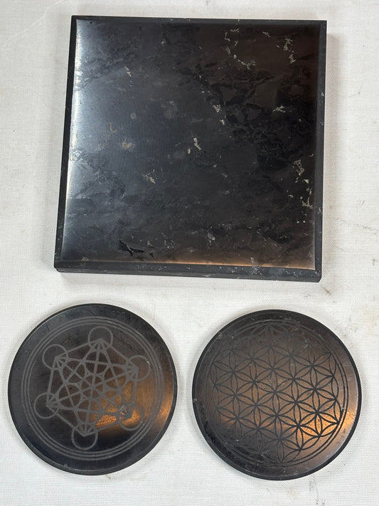 Schungit Ladeplatte / Strahlenschutz-Platte entweder rein schwarz oder als Aufkleber mit Metatron oder Blume des Lebens Symbol