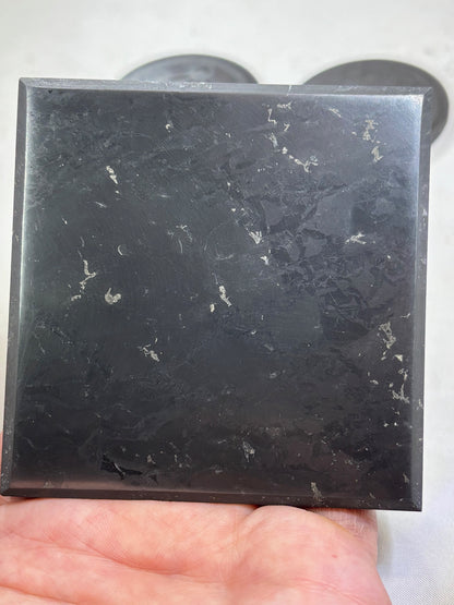 Schungit Ladeplatte / Strahlenschutz-Platte entweder rein schwarz oder als Aufkleber mit Metatron oder Blume des Lebens Symbol