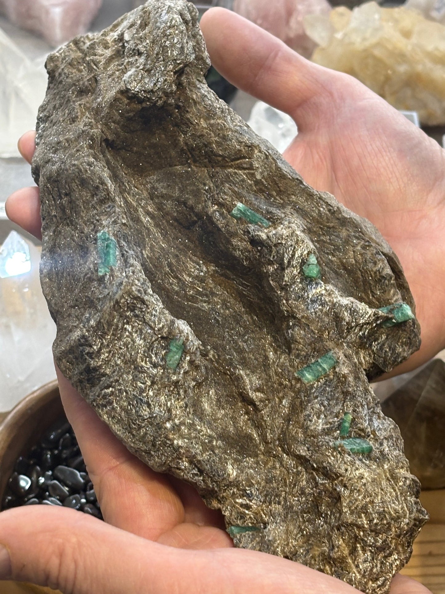 Smaragdkristalle auf Matrix, Habachtal EXTRA Qualität, Museumsstück Smaragd in Biotit Glimmer Matrix, Alpine Mineralien