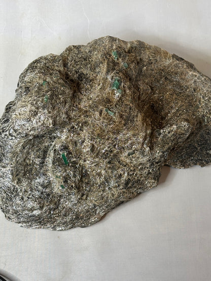 Smaragdkristalle auf Matrix, Habachtal EXTRA Qualität, Museumsstück Smaragd in Biotit Glimmer Matrix, Alpine Mineralien