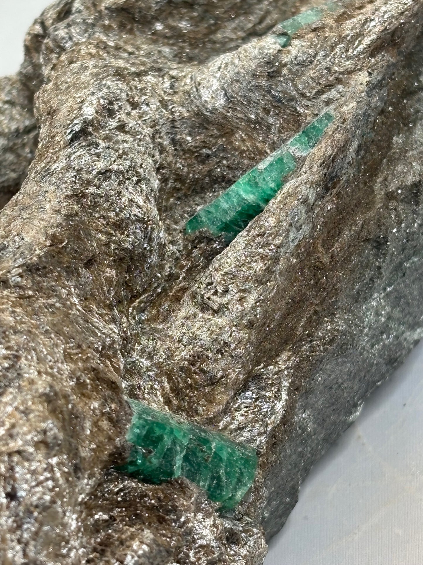 Smaragdkristalle auf Matrix, Habachtal EXTRA Qualität, Museumsstück Smaragd