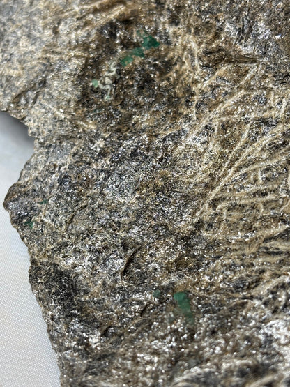 Smaragdkristalle auf Matrix, Habachtal EXTRA Qualität, Museumsstück Smaragd in Biotit Glimmer Matrix, Alpine Mineralien