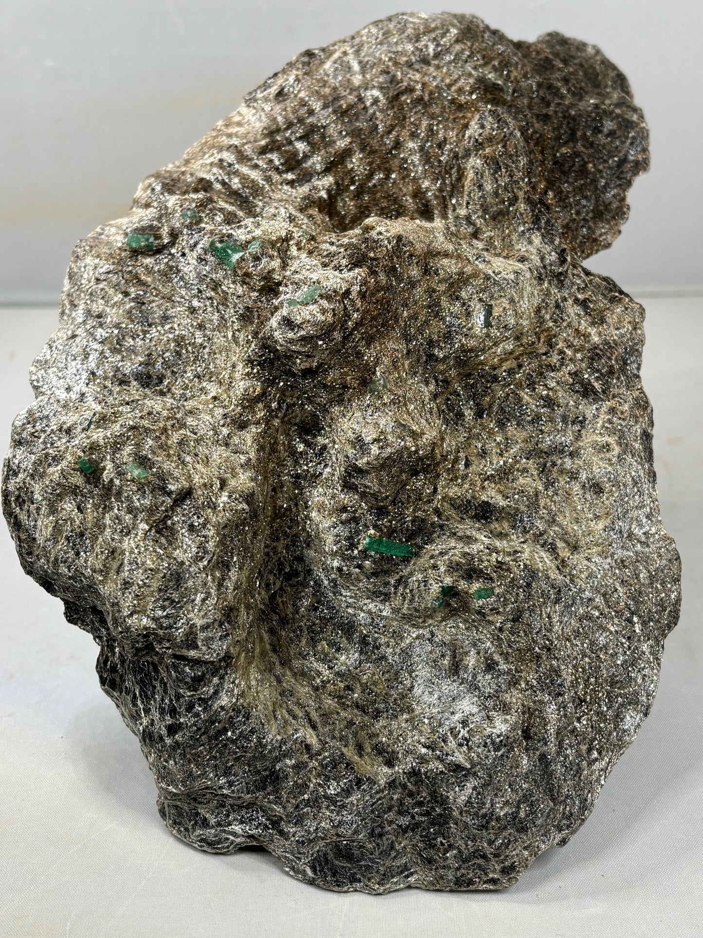 Smaragdkristalle auf Matrix, Habachtal EXTRA Qualität, Museumsstück Smaragd in Biotit Glimmer Matrix, Alpine Mineralien