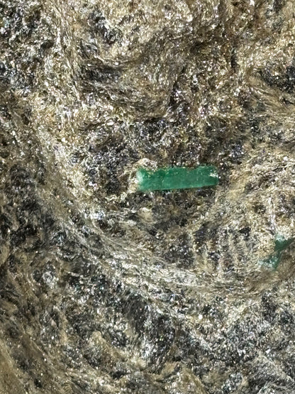 Smaragdkristalle auf Matrix, Habachtal EXTRA Qualität, Museumsstück Smaragd in Biotit Glimmer Matrix, Alpine Mineralien