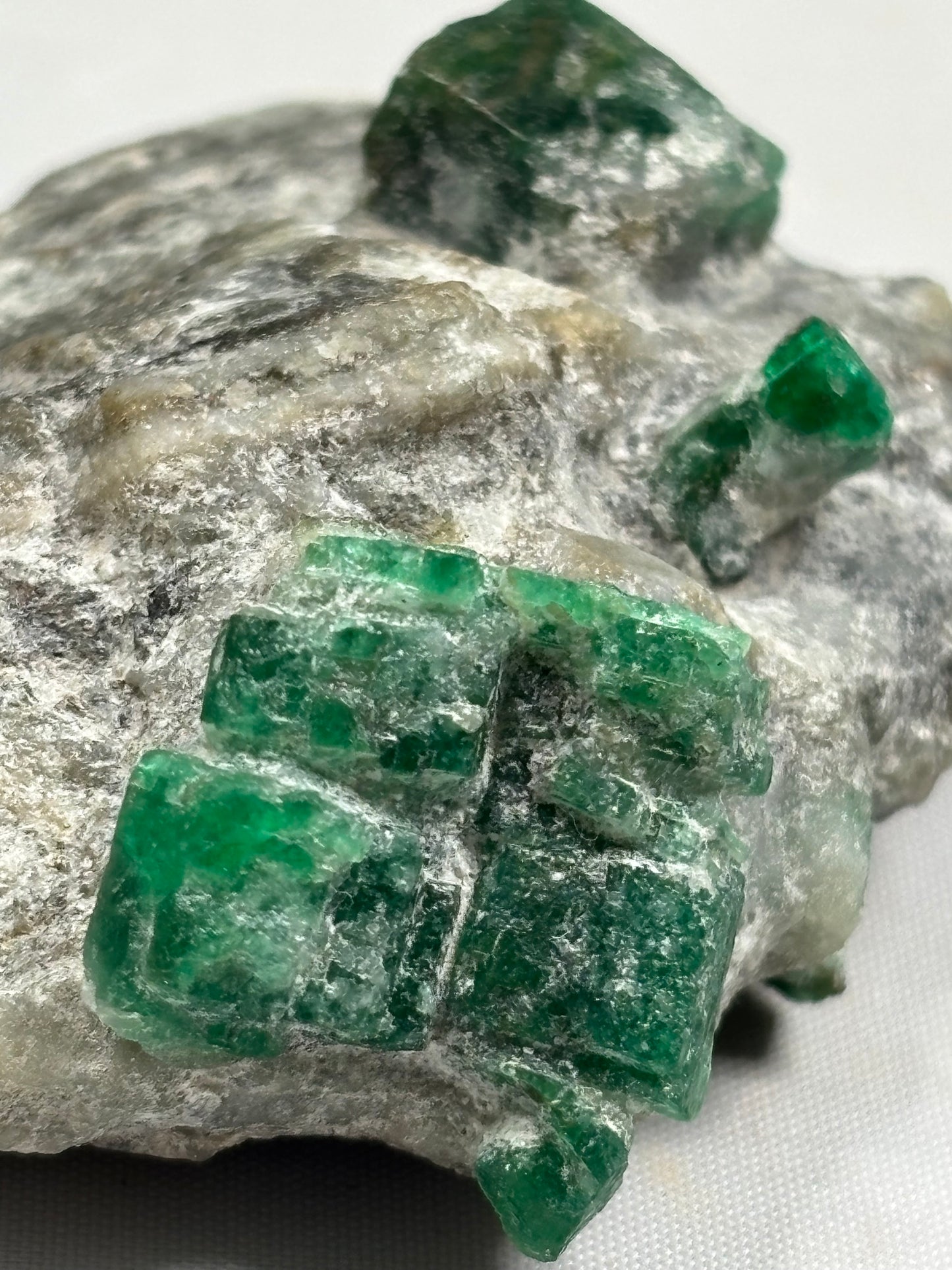 Smaragd Kristalle auf Matrix, sehr gute Qualität, Pakistan Swat Tal