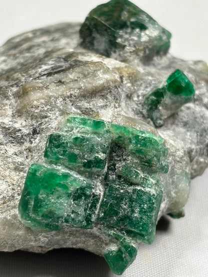 Smaragd Kristalle auf Matrix, sehr gute Qualität, Pakistan Swat Tal