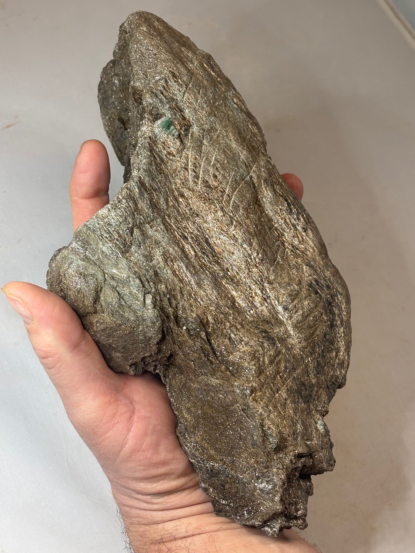 Smaragdkristalle auf Matrix, Habachtal EXTRA Qualität, Museumsstück Smaragd in Biotit Glimmer Matrix, Alpine Mineralien