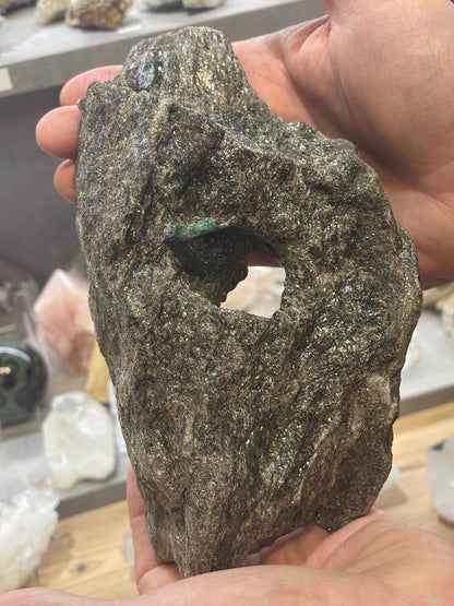 Smaragdkristalle auf Matrix, Habachtal EXTRA Qualität, Museumsstück Smaragd in Biotit Glimmer Matrix, Alpine Mineralien