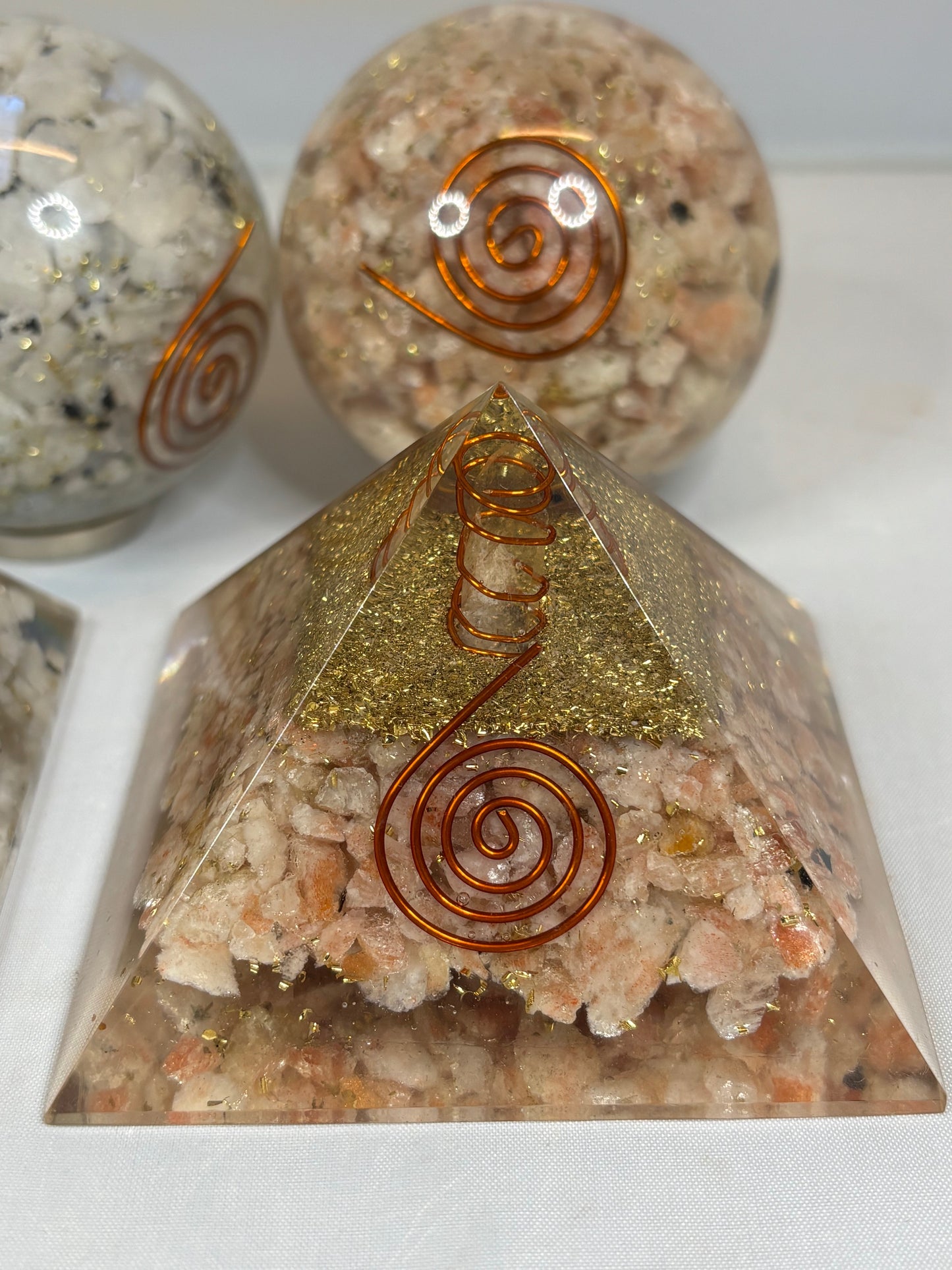 Mondstein oder Sonnenstein Orgonit, Pyramide & Kugel, Wilhelm Reich