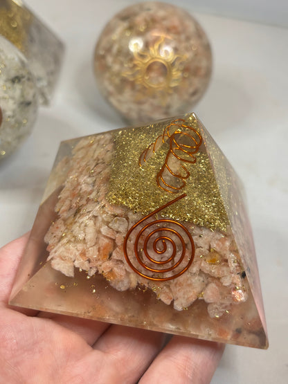 Mondstein oder Sonnenstein Orgonit, Pyramide & Kugel, Wilhelm Reich