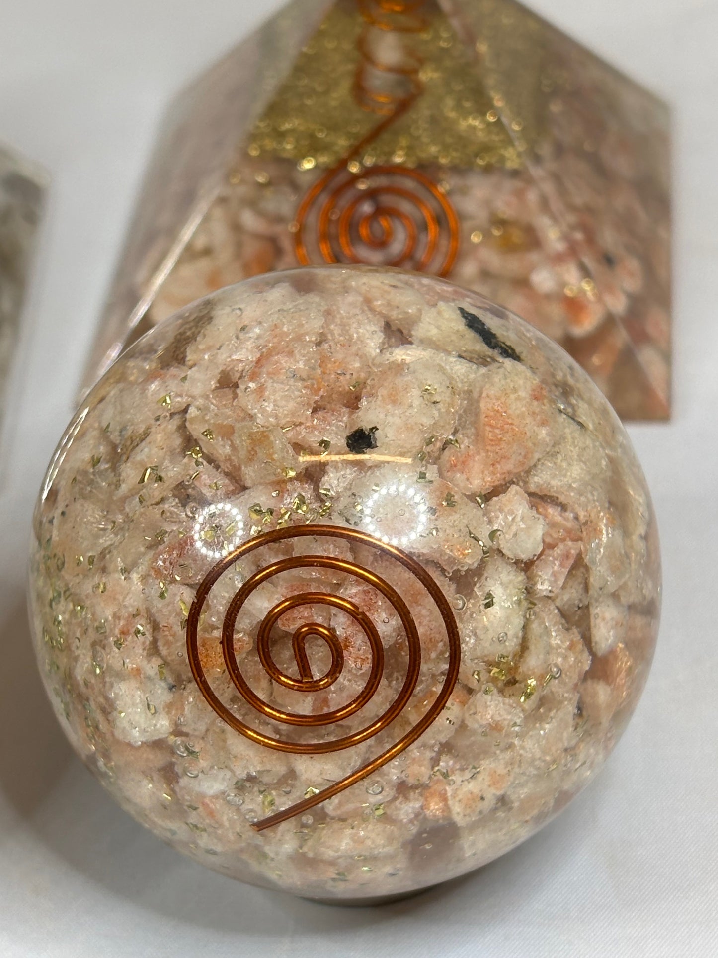 Mondstein oder Sonnenstein Orgonit, Pyramide & Kugel, Wilhelm Reich