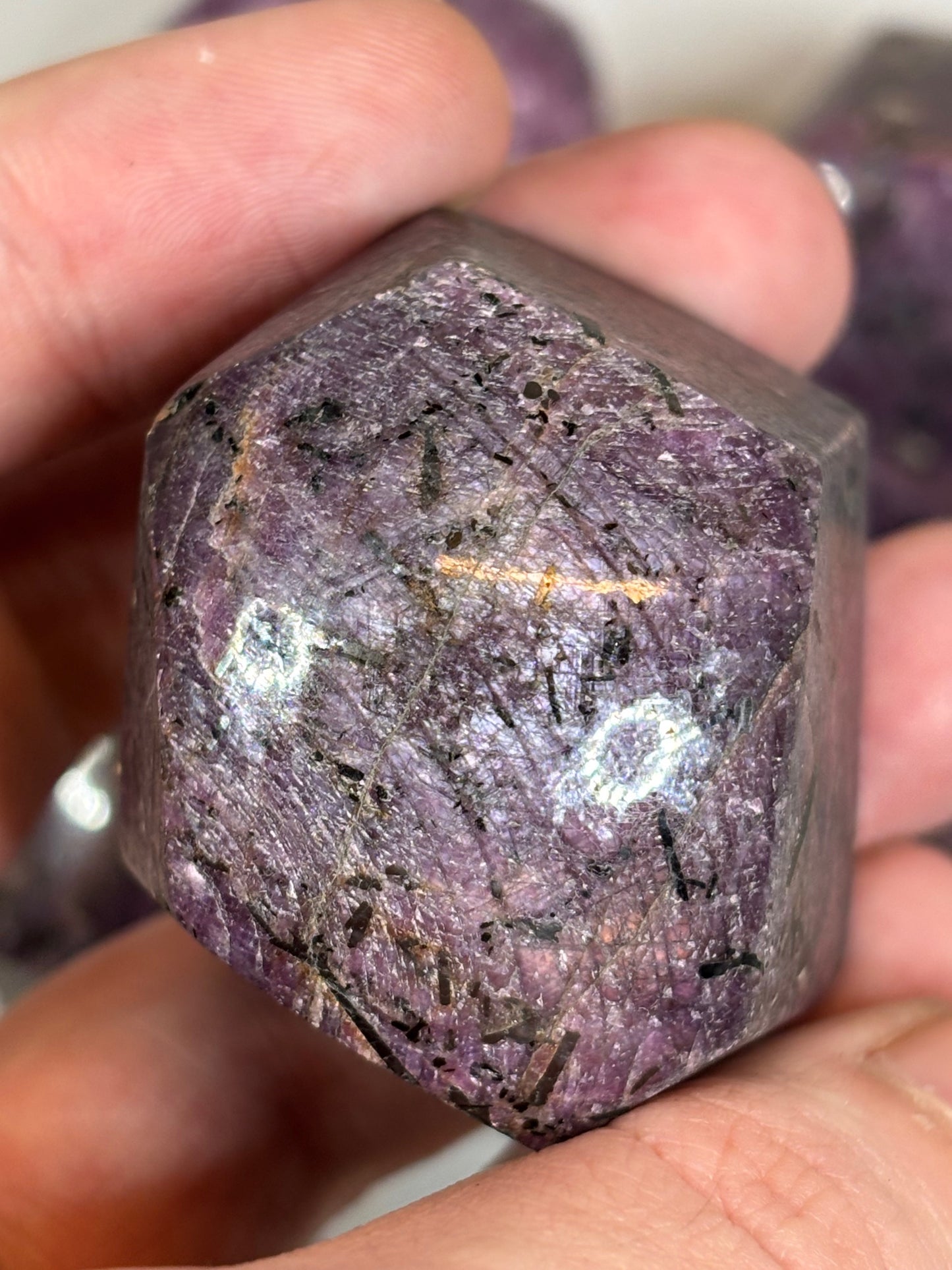 Sternrubinkristall XL hochglanzpoliert, (UV-aktiv) sehr gute Qualität Rubin Kristall