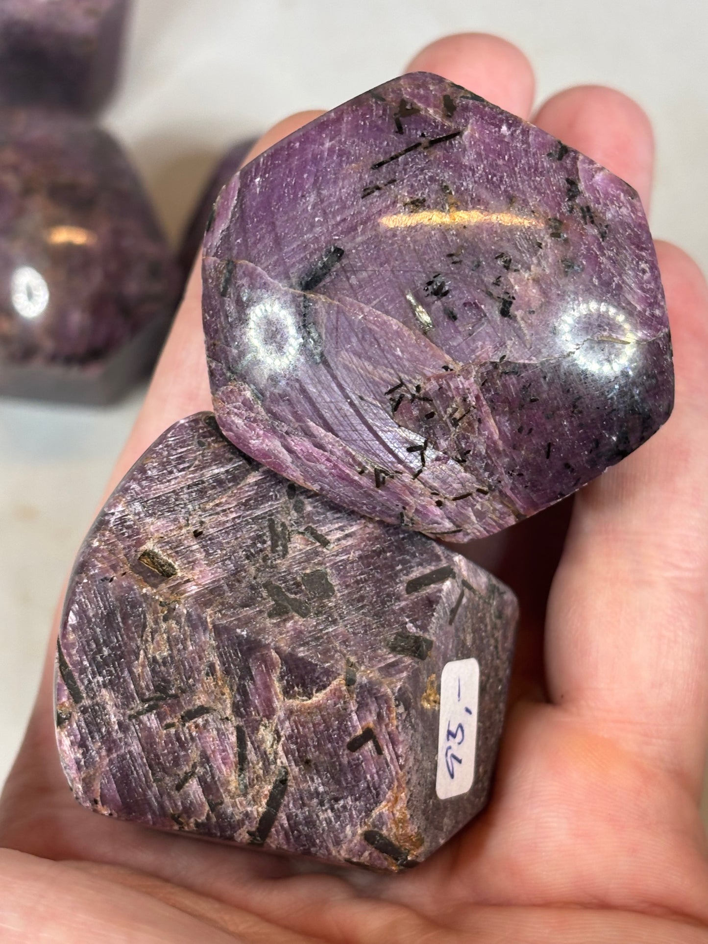 Sternrubinkristall XL hochglanzpoliert, (UV-aktiv) sehr gute Qualität Rubin Kristall