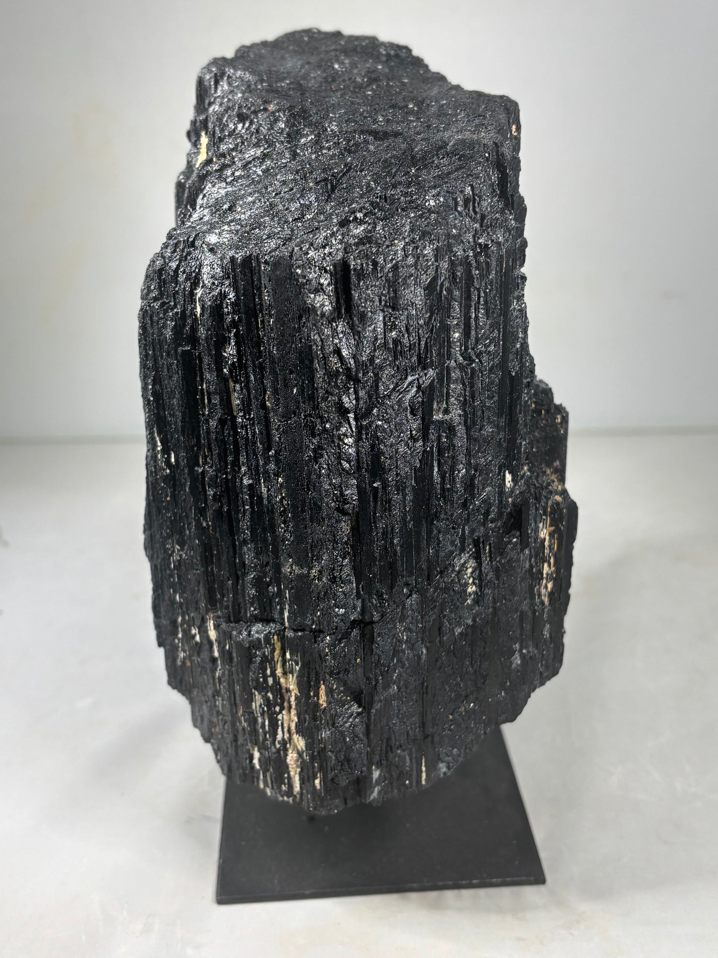 Schwarzer Turmalin Kristall (Schörl) XL auf Metallständer – über 3 kg Solitär aus Brasilien