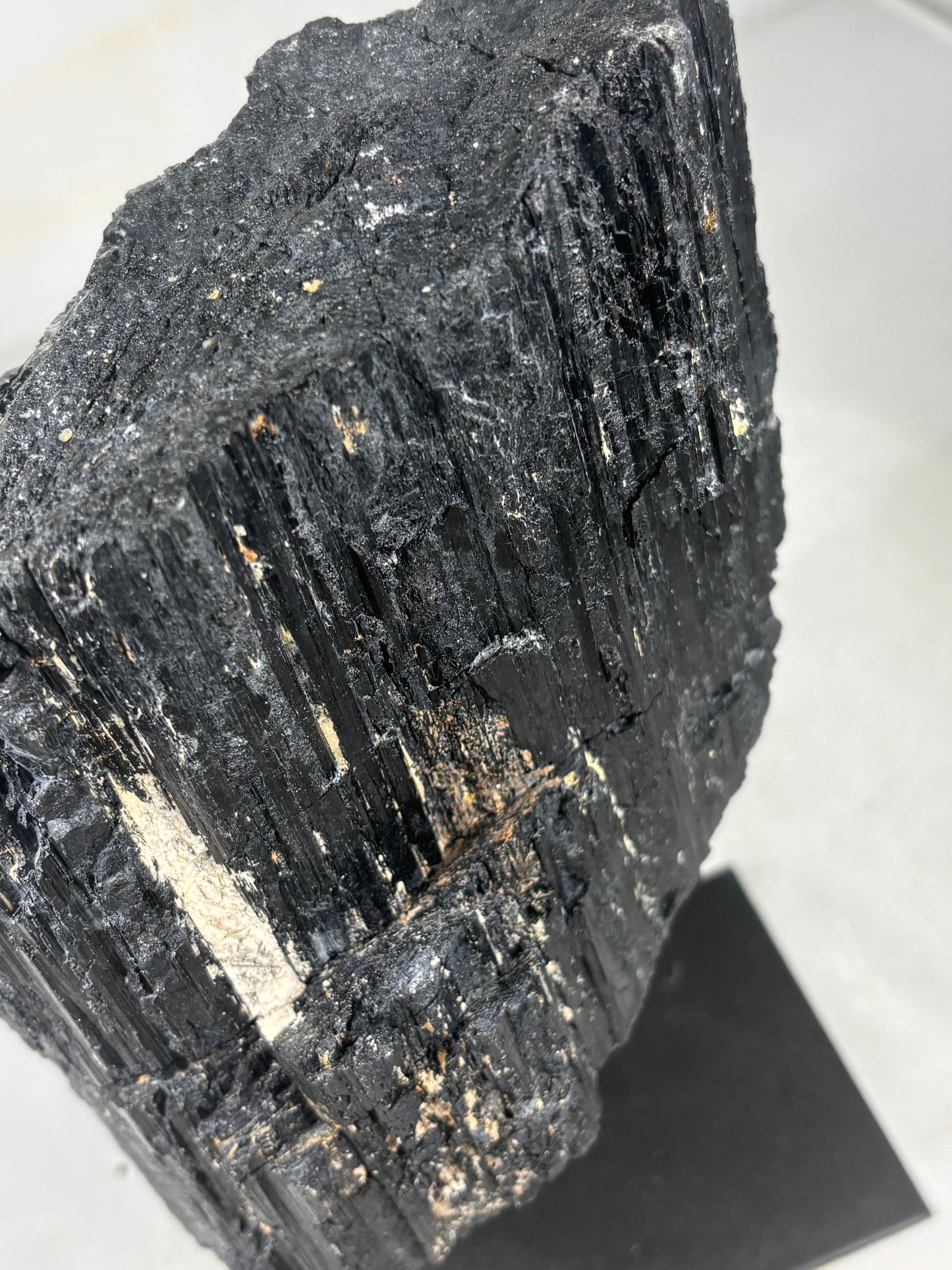 Schwarzer Turmalin Kristall (Schörl) XL auf Metallständer – über 3 kg Solitär aus Brasilien