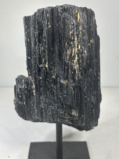 Schwarzer Turmalin Kristall (Schörl) XL auf Metallständer – über 3 kg Solitär aus Brasilien