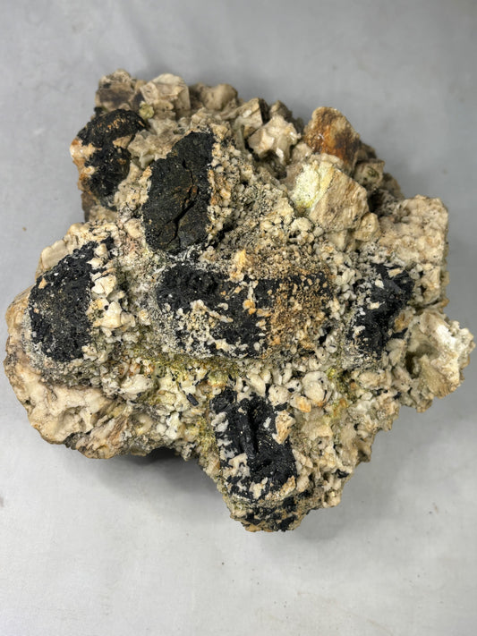 Aegirin Akmit auf Feldspat Kristallen, über 3000 Gramm XXL Museumsstück, Gartendeko