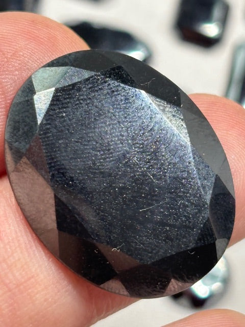 Hämatit Cabochon facettiert, in bester Qualität Blutstein